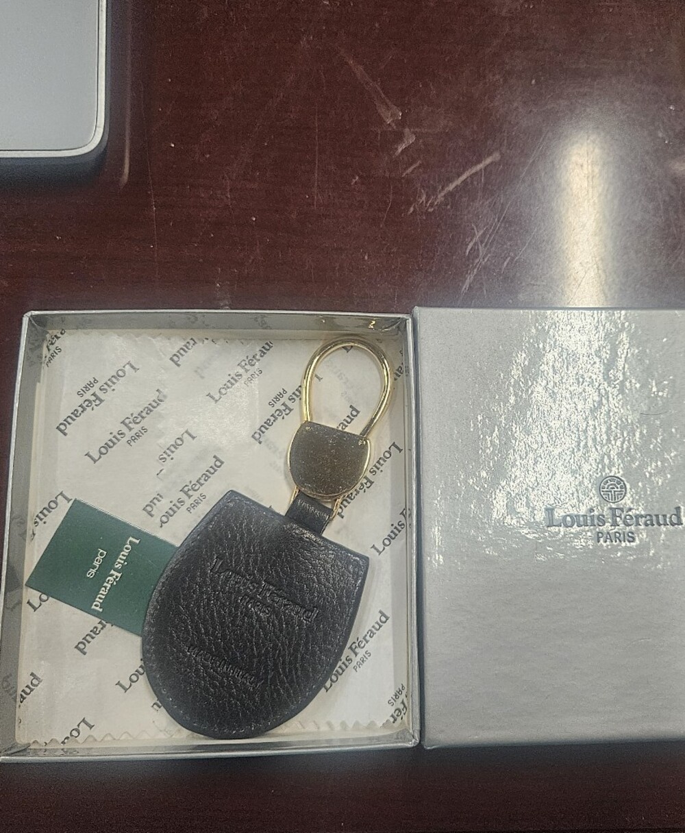 6747 Louis Feraud Black Leather Key & Card Holder with Gold Ring